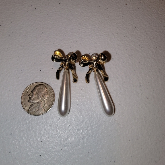 New Bow tear drop earrings. - Picture 3 of 3